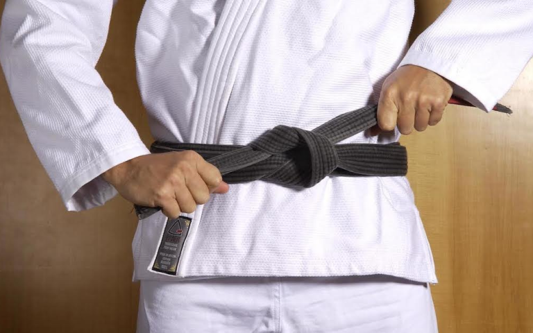 Image of a BJJ belt tied in a 'super lock' style